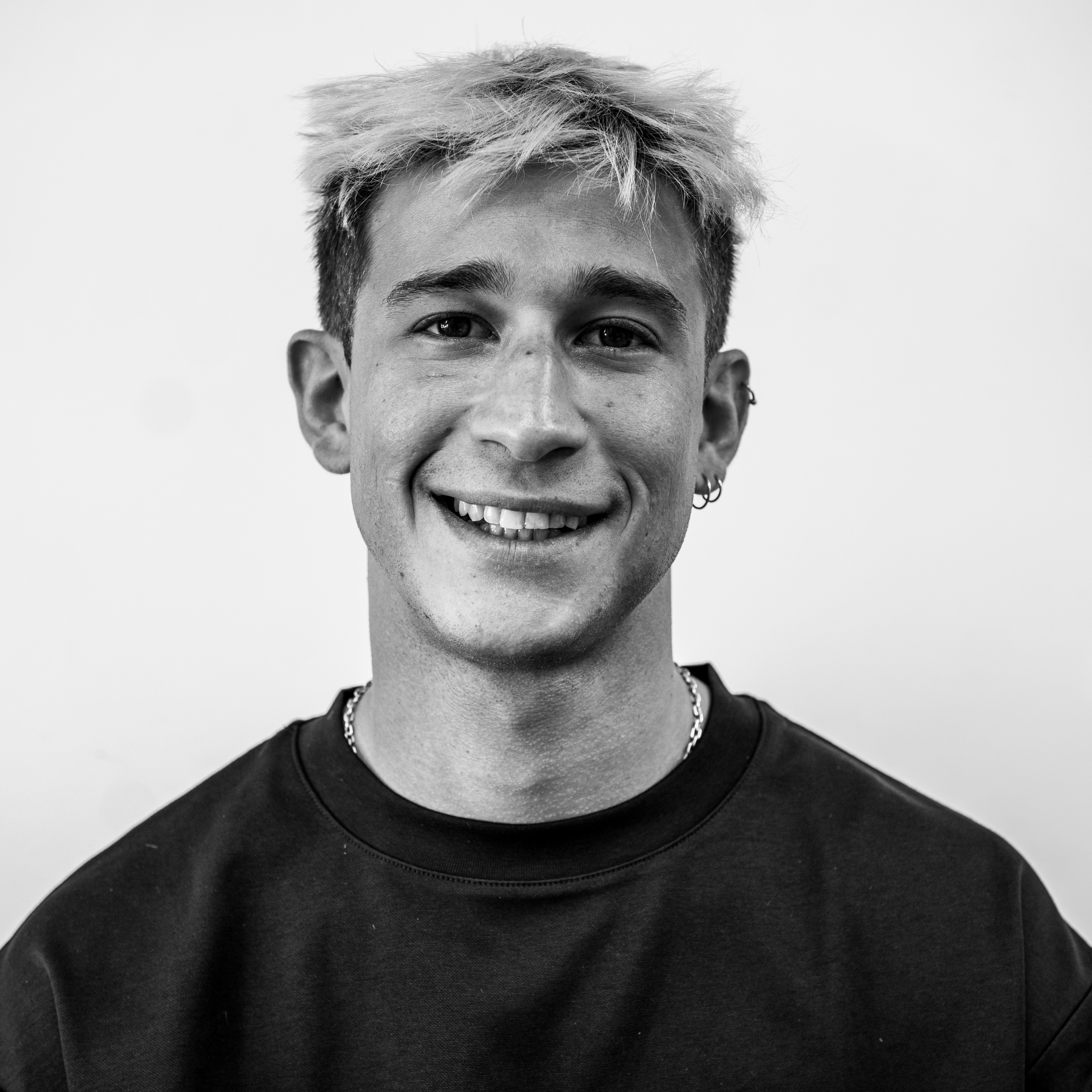 Private chef Geronimo preparing a culinary experience